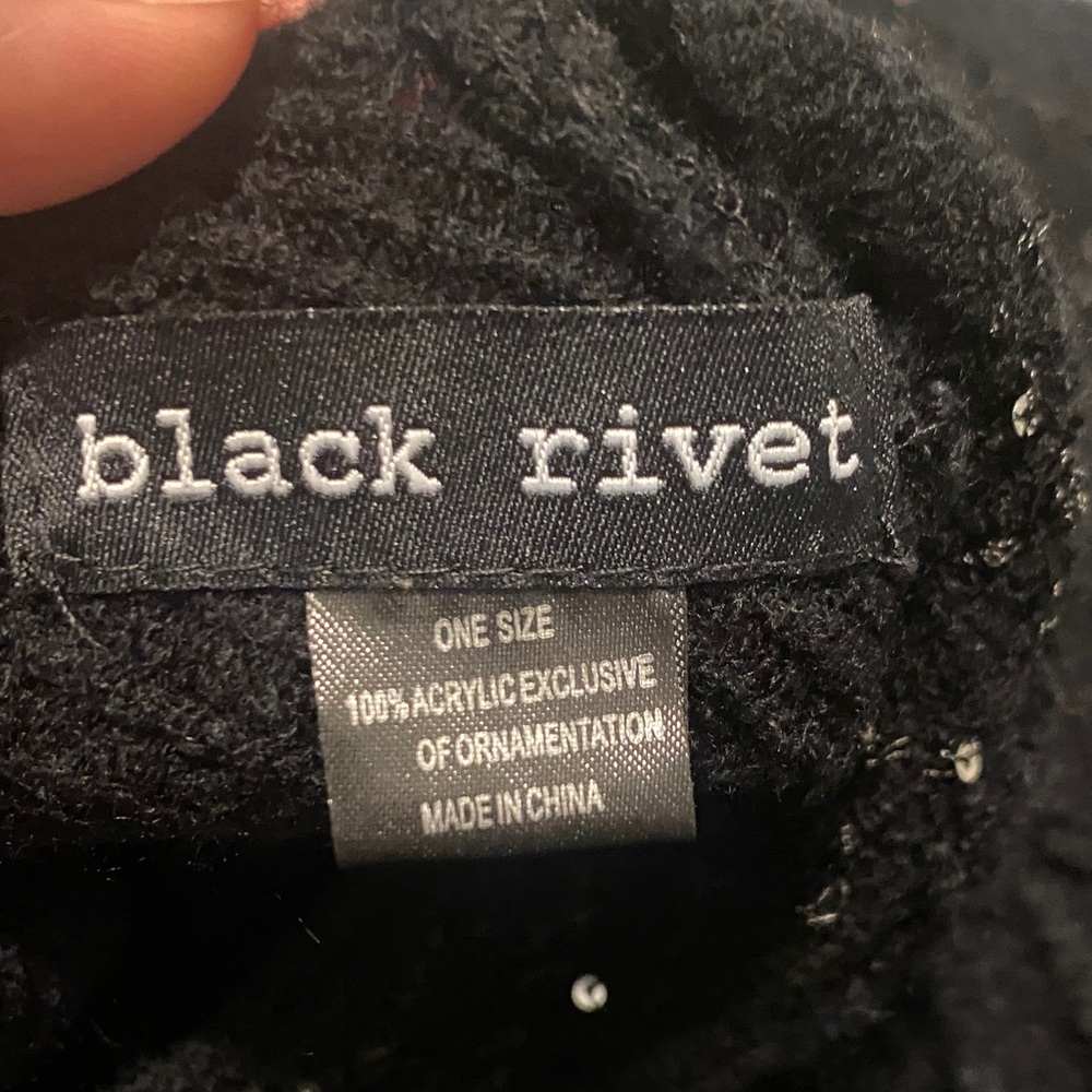 Black Rivet Textured Knit Accessory - Picture 2 of 7